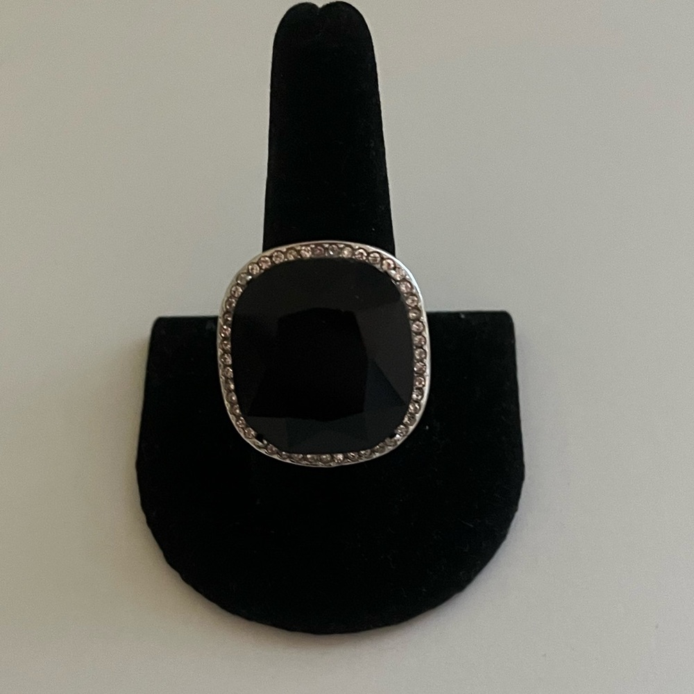 🌸Costume Faux Onyx Stone surrounded by Cubic Zirconia Stones Ring Size 9